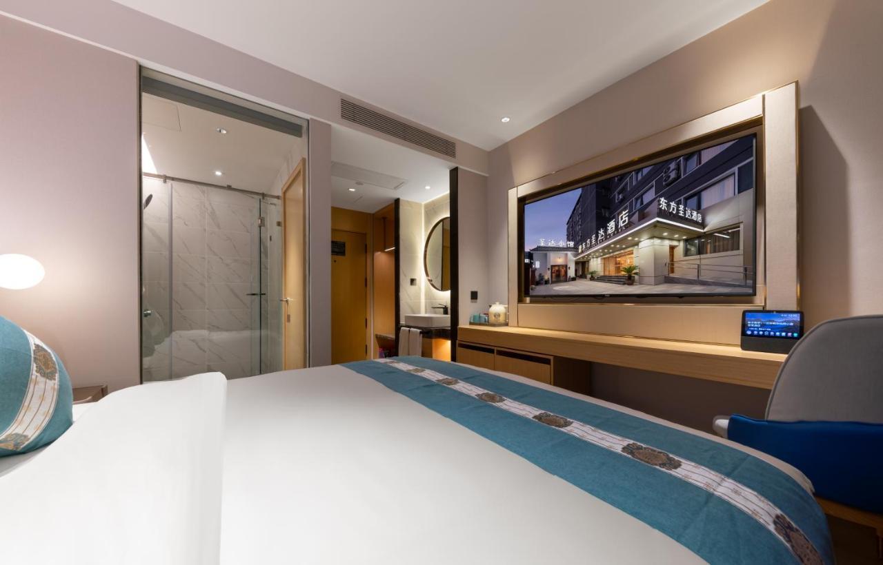 East Sacred Hotel: Tiananmen Square Proximity With Tourism Services 5*