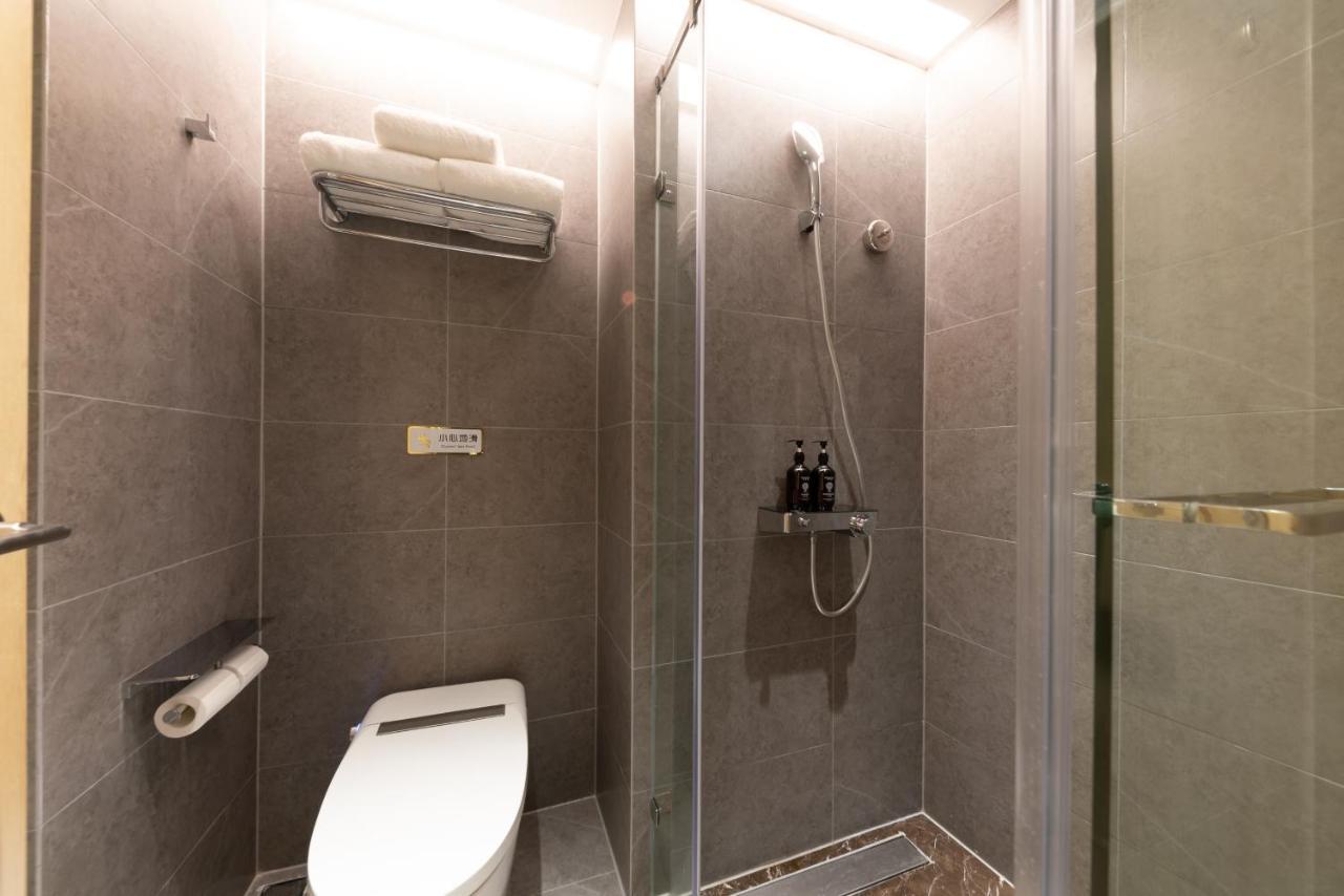 East Sacred Hotel: Tiananmen Square Proximity With Tourism Services