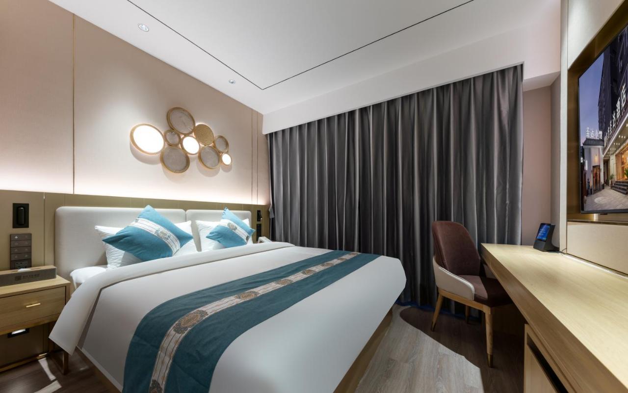 East Sacred Hotel: Tiananmen Square Proximity With Tourism Services 5*