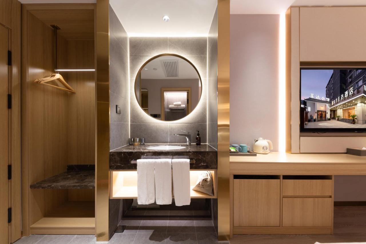 East Sacred Hotel: Tiananmen Square Proximity With Tourism Services
