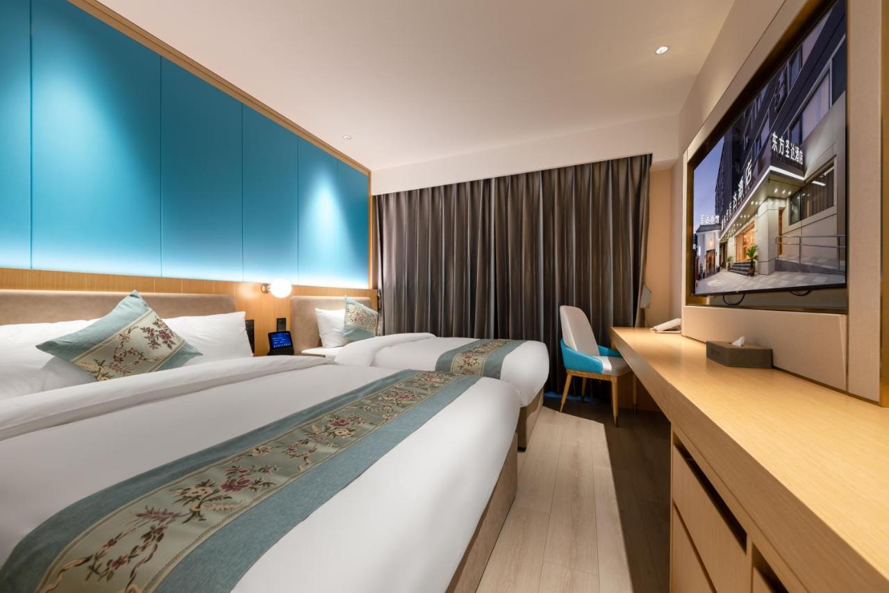 East Sacred Hotel: Tiananmen Square Proximity With Tourism Services Hotel 5*