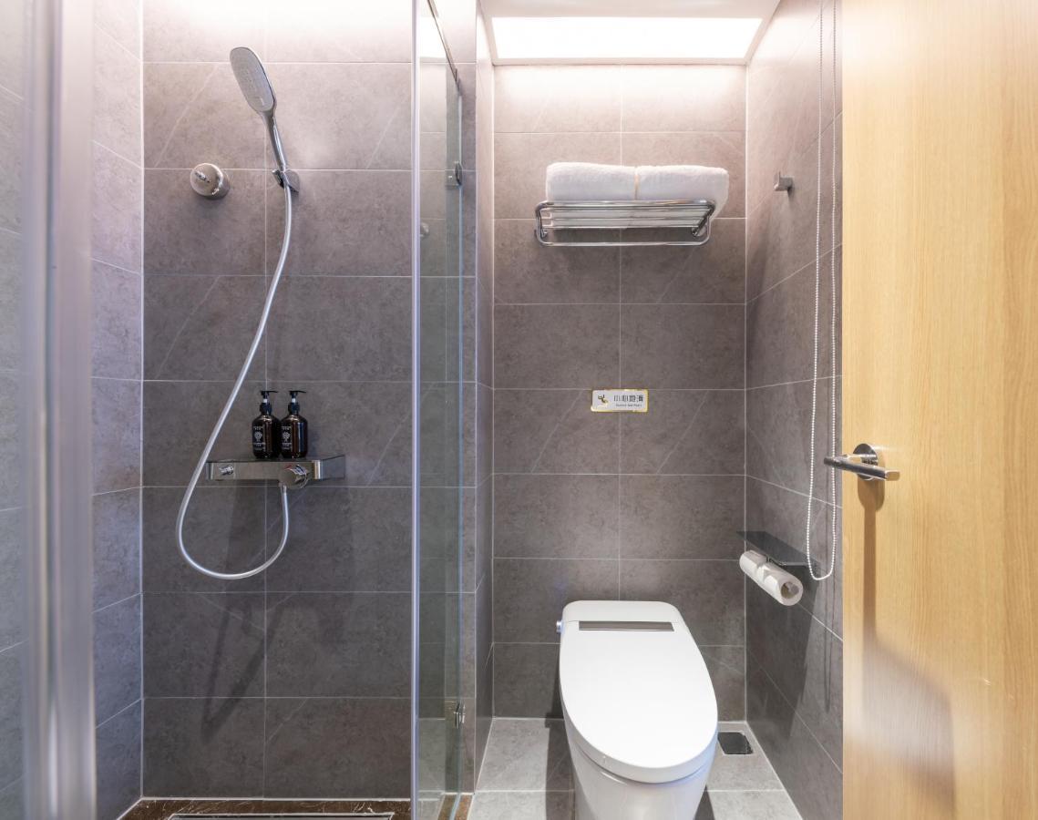 East Sacred Hotel: Tiananmen Square Proximity With Tourism Services