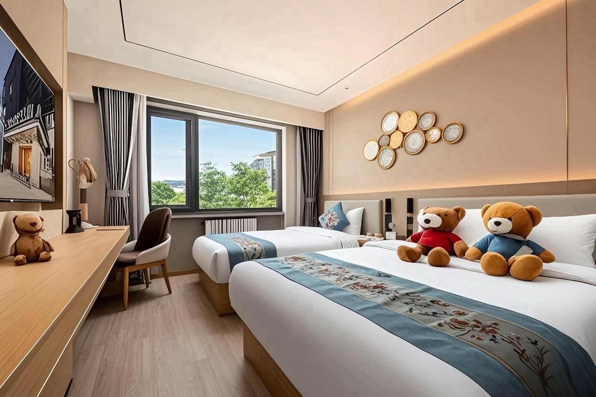 East Sacred Hotel: Tiananmen Square Proximity With Tourism Services Beijing